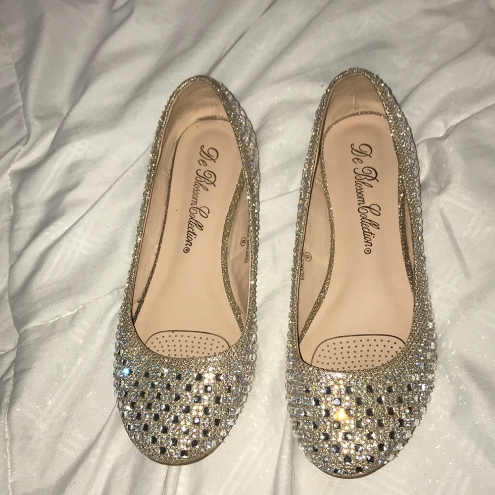 Flats!💛 - Picture 2 of 3